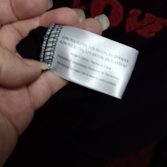 Isaac Mizrahi embroidered ALL WE NEED IS LOVE long sleeve tshirt XXL super comfy - Picture 5 of 6